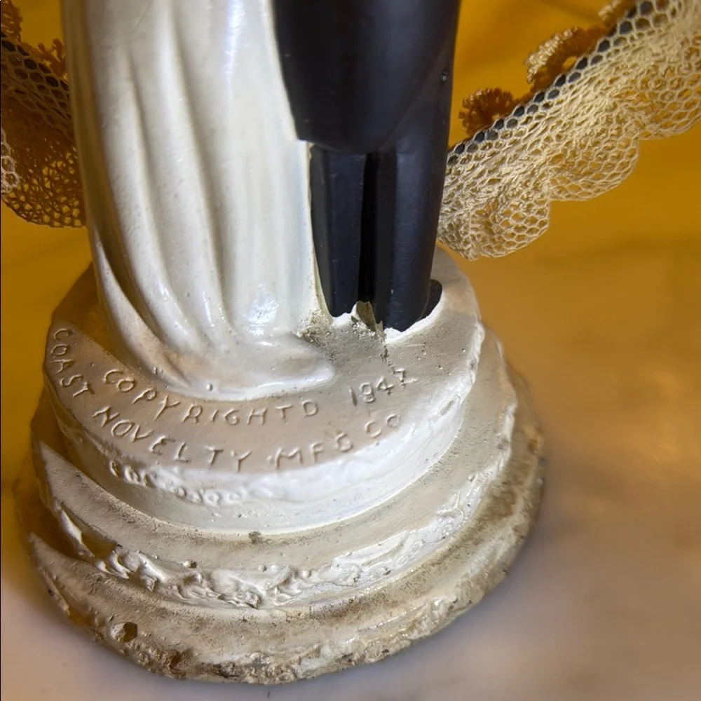 Elegant Vintage Wedding Cake Topper